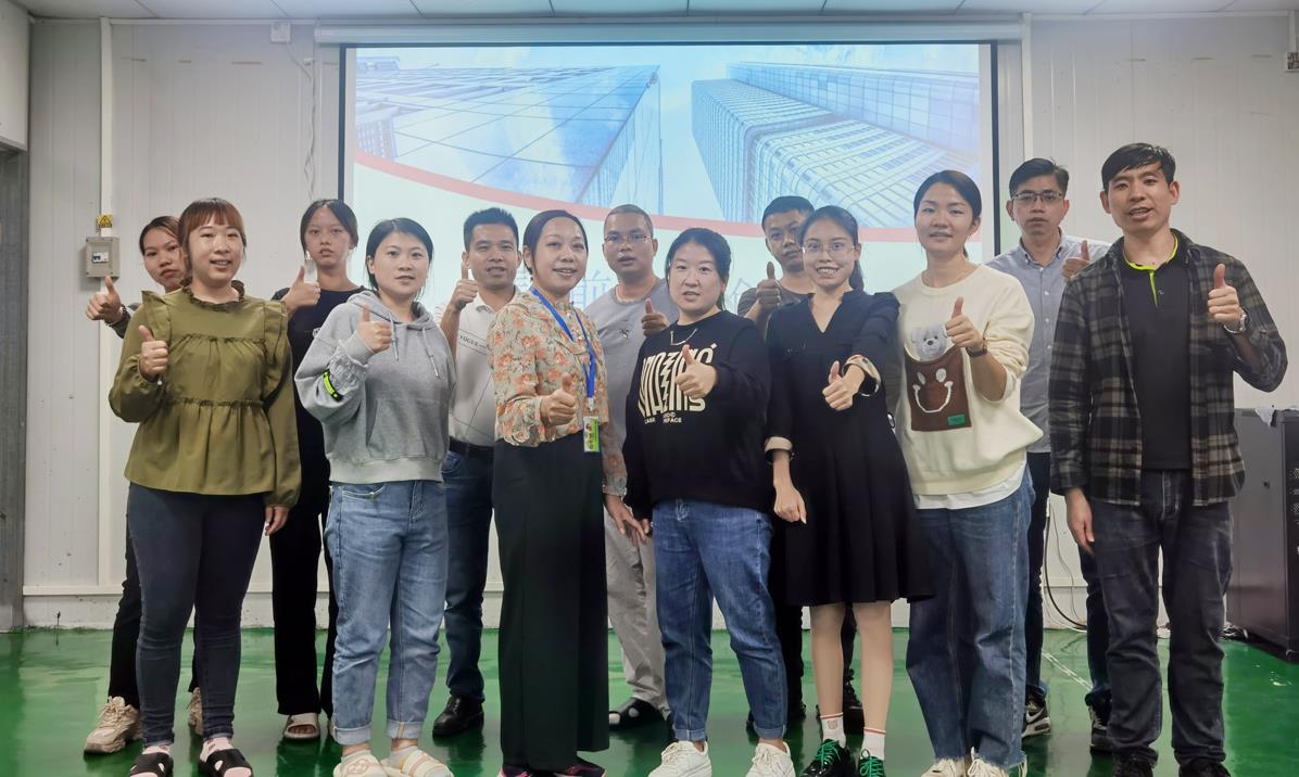 11月30日，企業(yè)文化部主導(dǎo)舉辦了11月新職工座談會，歡迎新家人的加入并及時了解他們的思想和工作狀態(tài)，傾聽他們的心聲，搭建溝通交流的平臺，讓他們能更好更快地融入新的工作環(huán)境，增強集體歸屬感。
